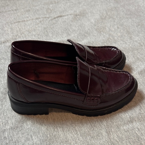 Old Navy Women's Glossy Maroon Loafers - Picture 4 of 9